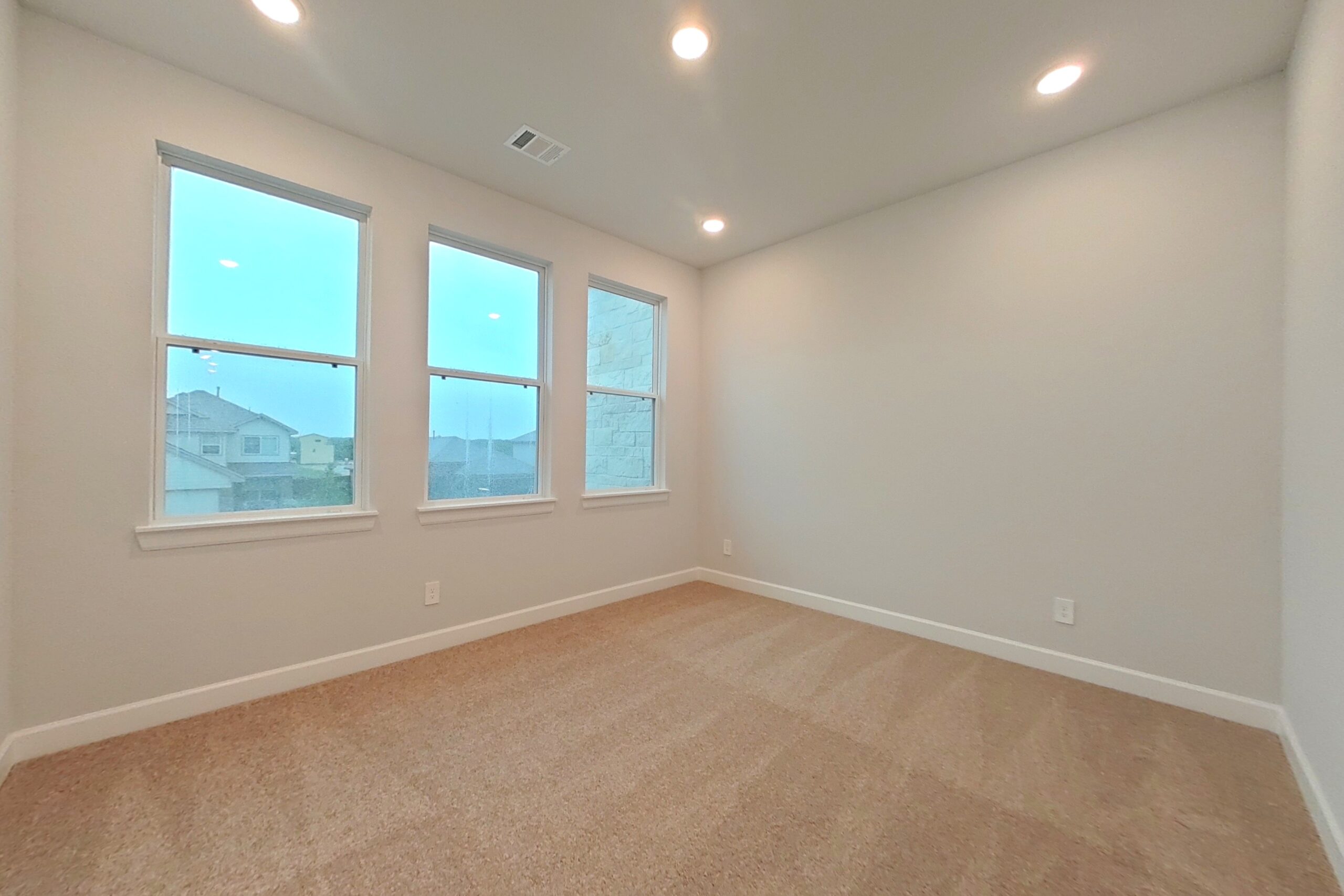 11033 N Lake Mist