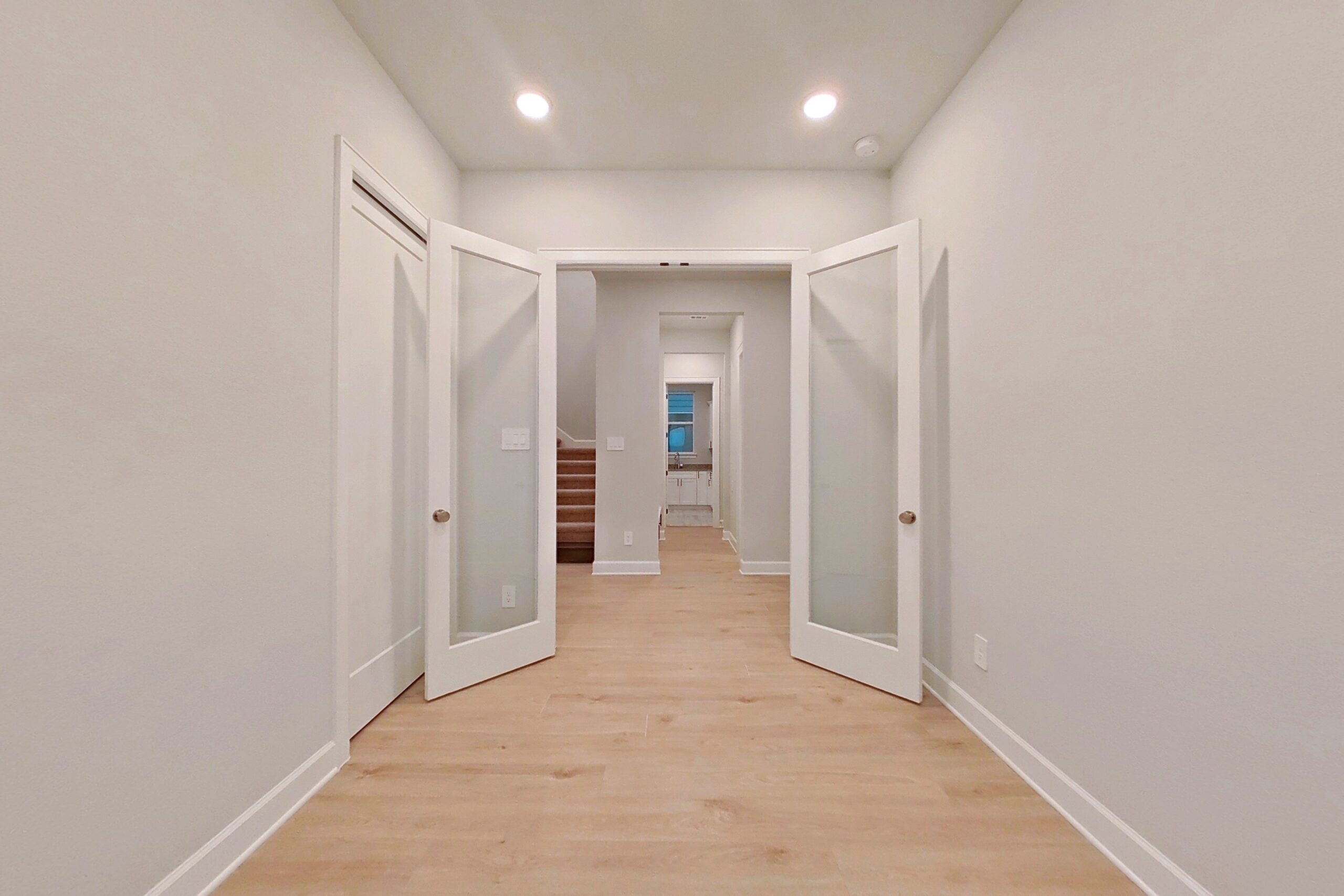 11033 N Lake Mist