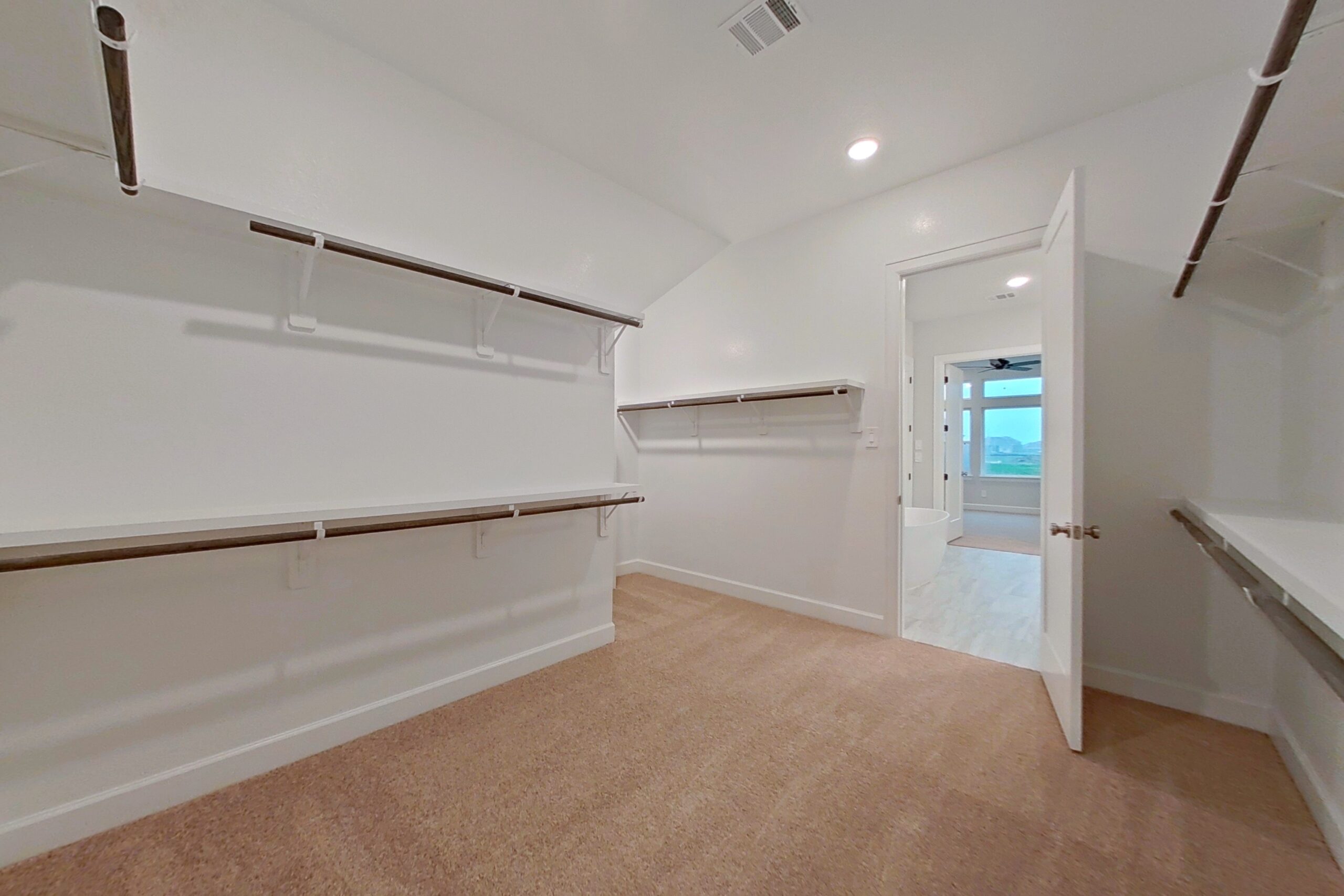 11033 N Lake Mist